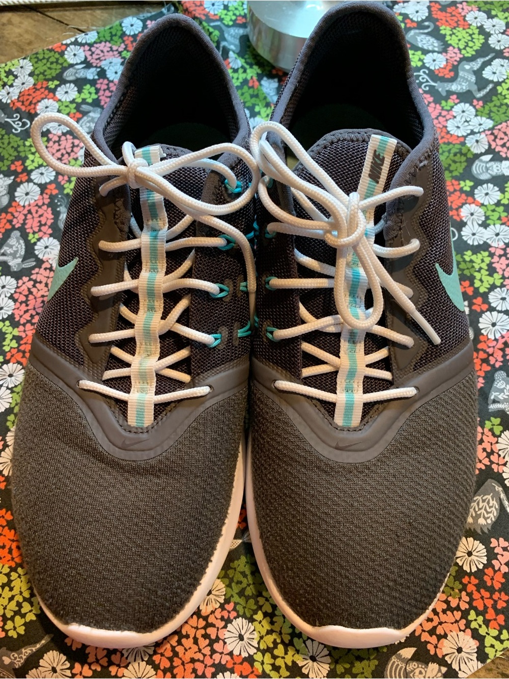 Nike Women's Viale Tech Racer Sneakers in Thunder Gray / Aurora Green sz 10